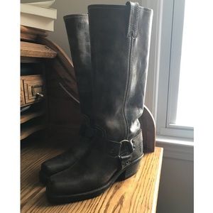Like new brown Frye square-toed buckle boots 6.5